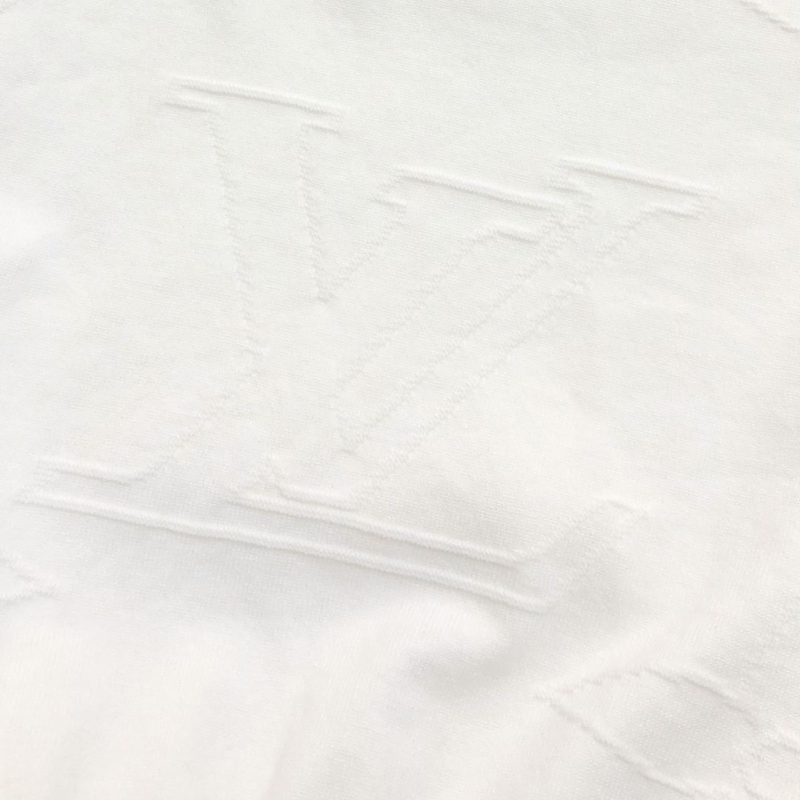 l0vis Vvtt0n sweater